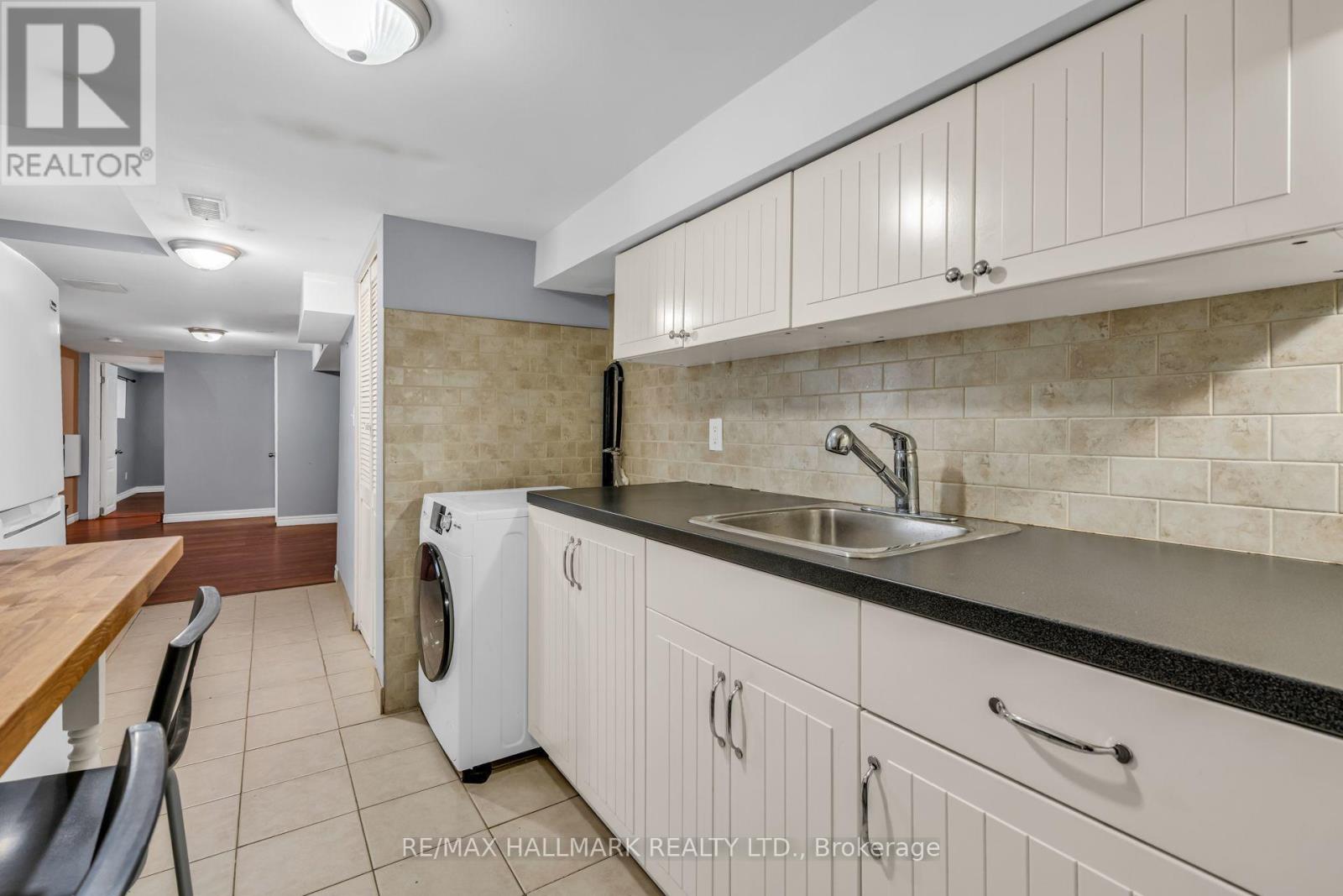 65 Kirknewton Road, Toronto, Ontario  M6E 3X9 - Photo 21 - W13840476