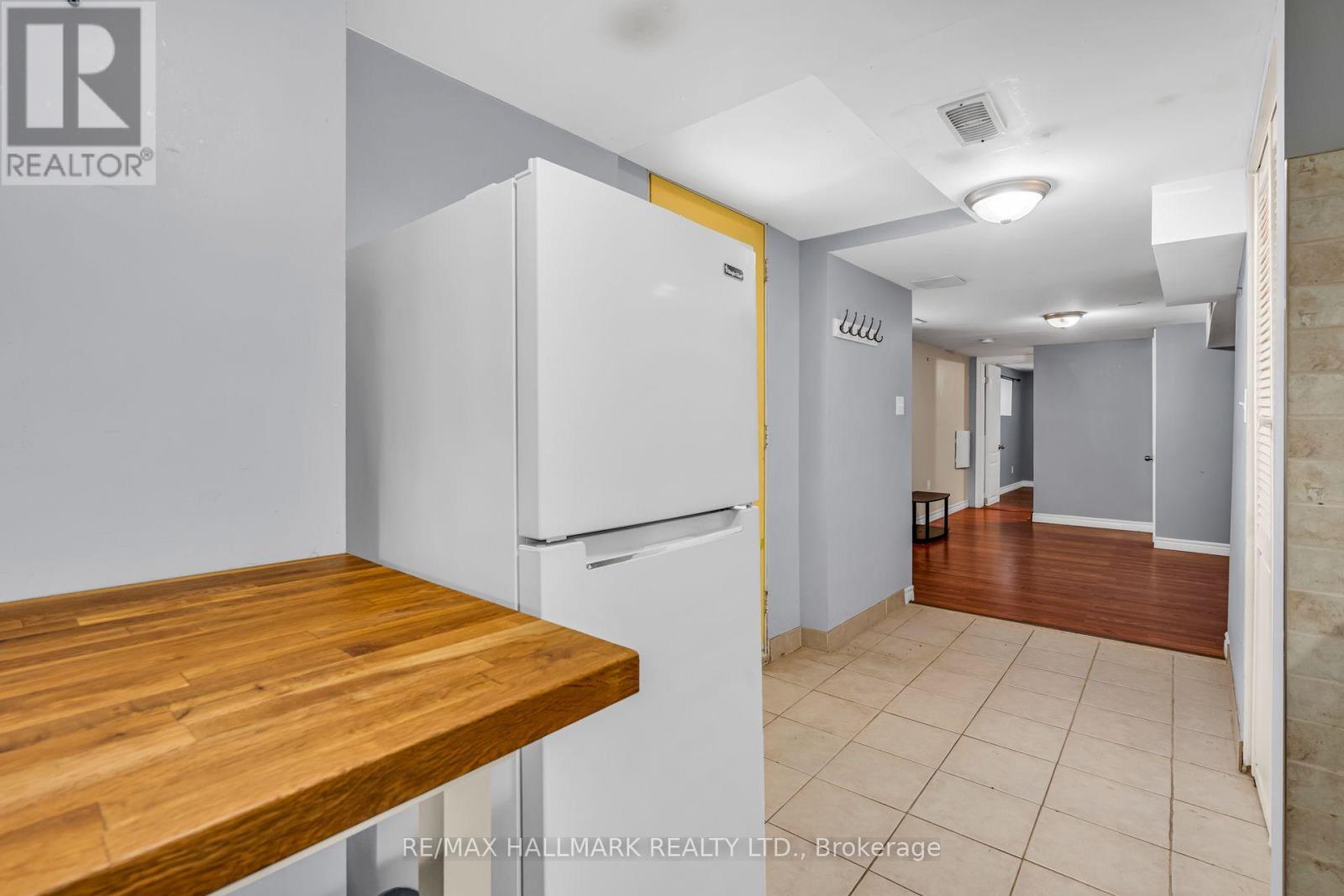 65 Kirknewton Road, Toronto, Ontario  M6E 3X9 - Photo 22 - W13840476
