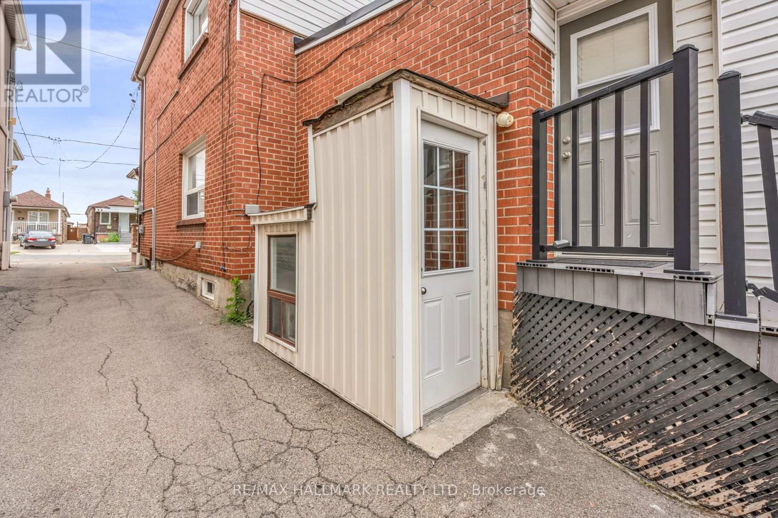65 Kirknewton Road, Toronto, Ontario  M6E 3X9 - Photo 3 - W13840476