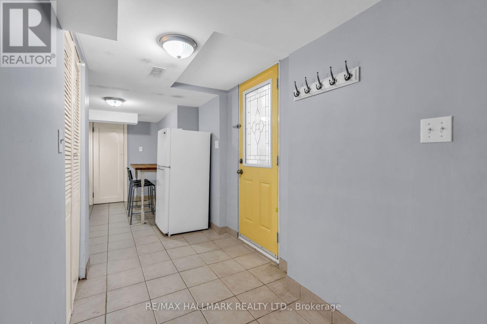 65 Kirknewton Road, Toronto, Ontario  M6E 3X9 - Photo 4 - W13840476