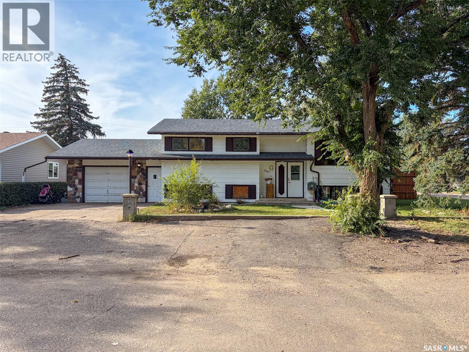 200 3rd STREET E, ponteix, Saskatchewan