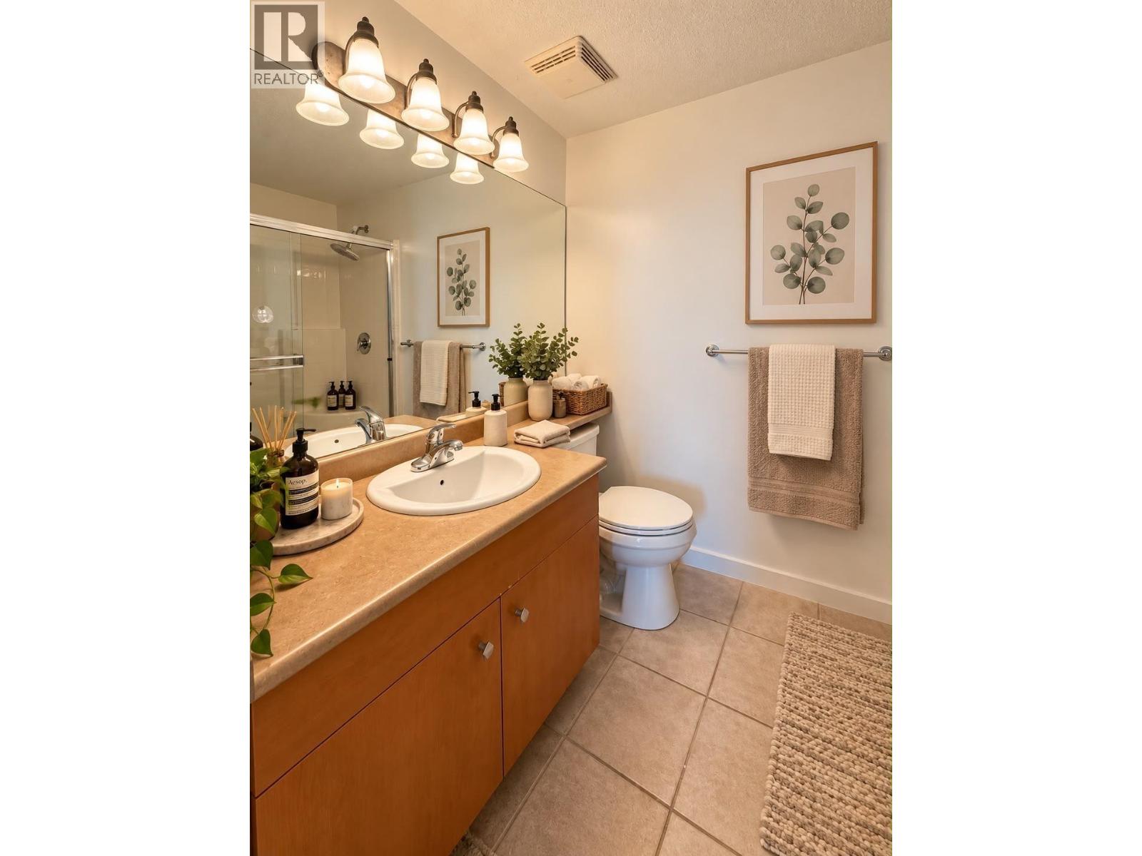 102 108 W ESPLANDE