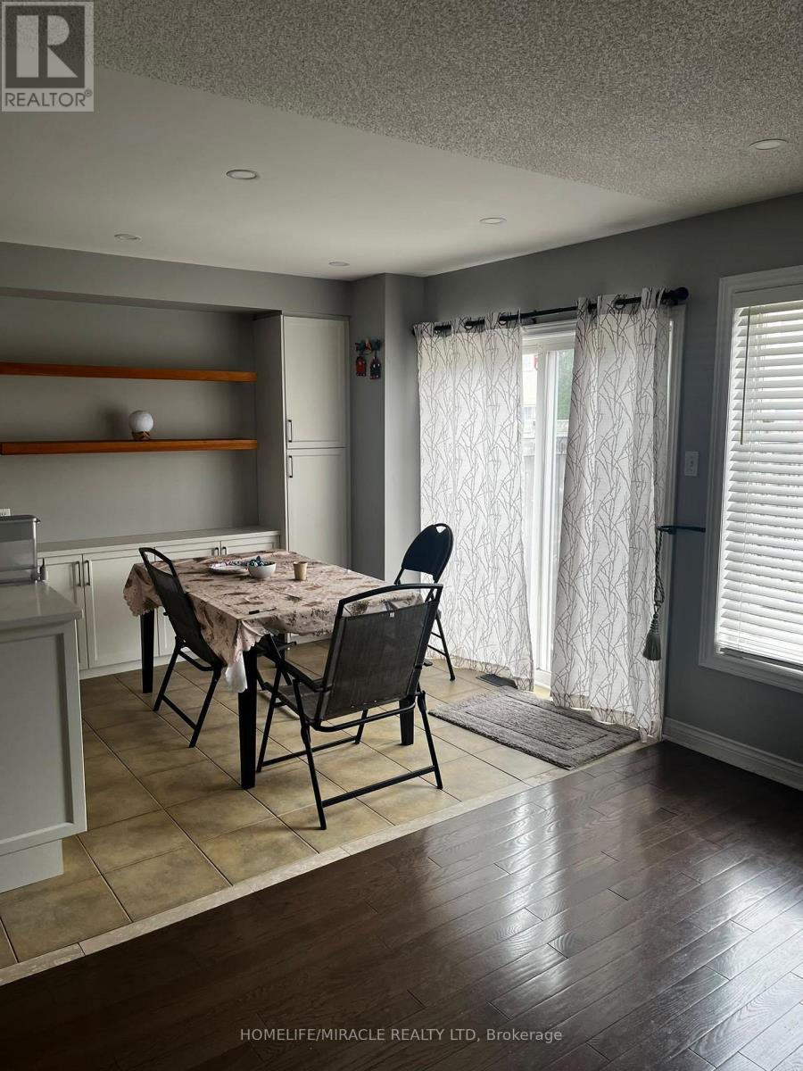 12 Gateway Court, Whitby, Ontario  L1R 3M9 - Photo 5 - E13840678