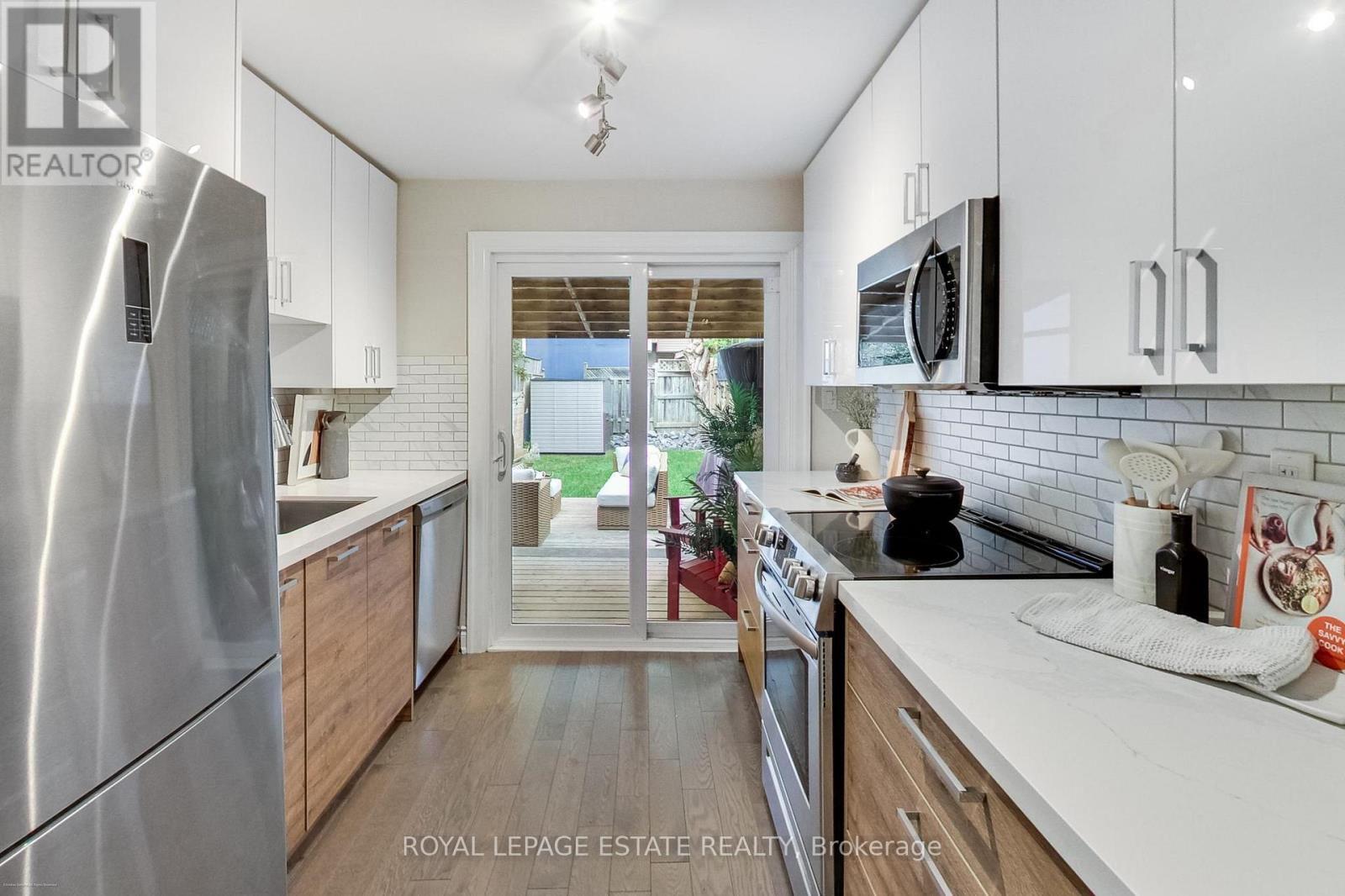 1265 Woodbine Avenue, Toronto, Ontario  M4C 4E5 - Photo 10 - E13840724