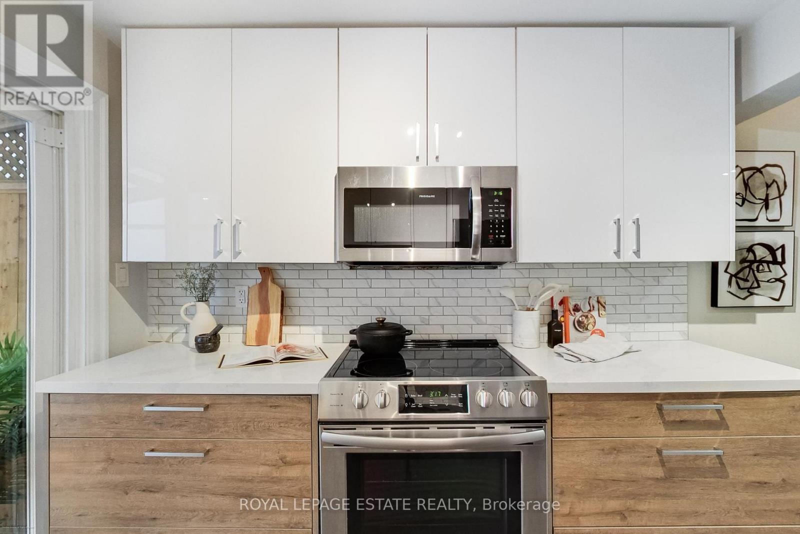1265 Woodbine Avenue, Toronto, Ontario  M4C 4E5 - Photo 11 - E13840724