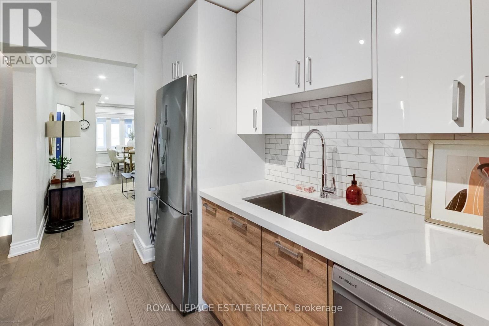 1265 Woodbine Avenue, Toronto, Ontario  M4C 4E5 - Photo 12 - E13840724