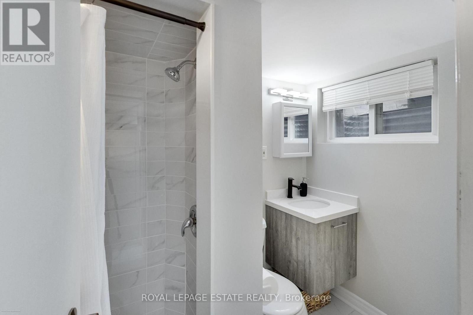 1265 Woodbine Avenue, Toronto, Ontario  M4C 4E5 - Photo 21 - E13840724