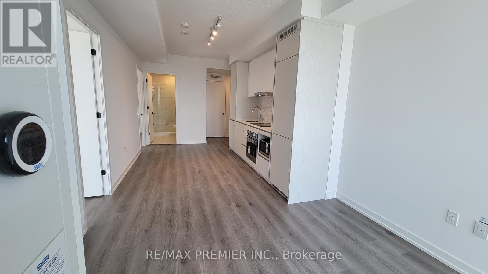1012 - 28 Interchange Way, Vaughan, Ontario  L4K 0P8 - Photo 10 - N13840746