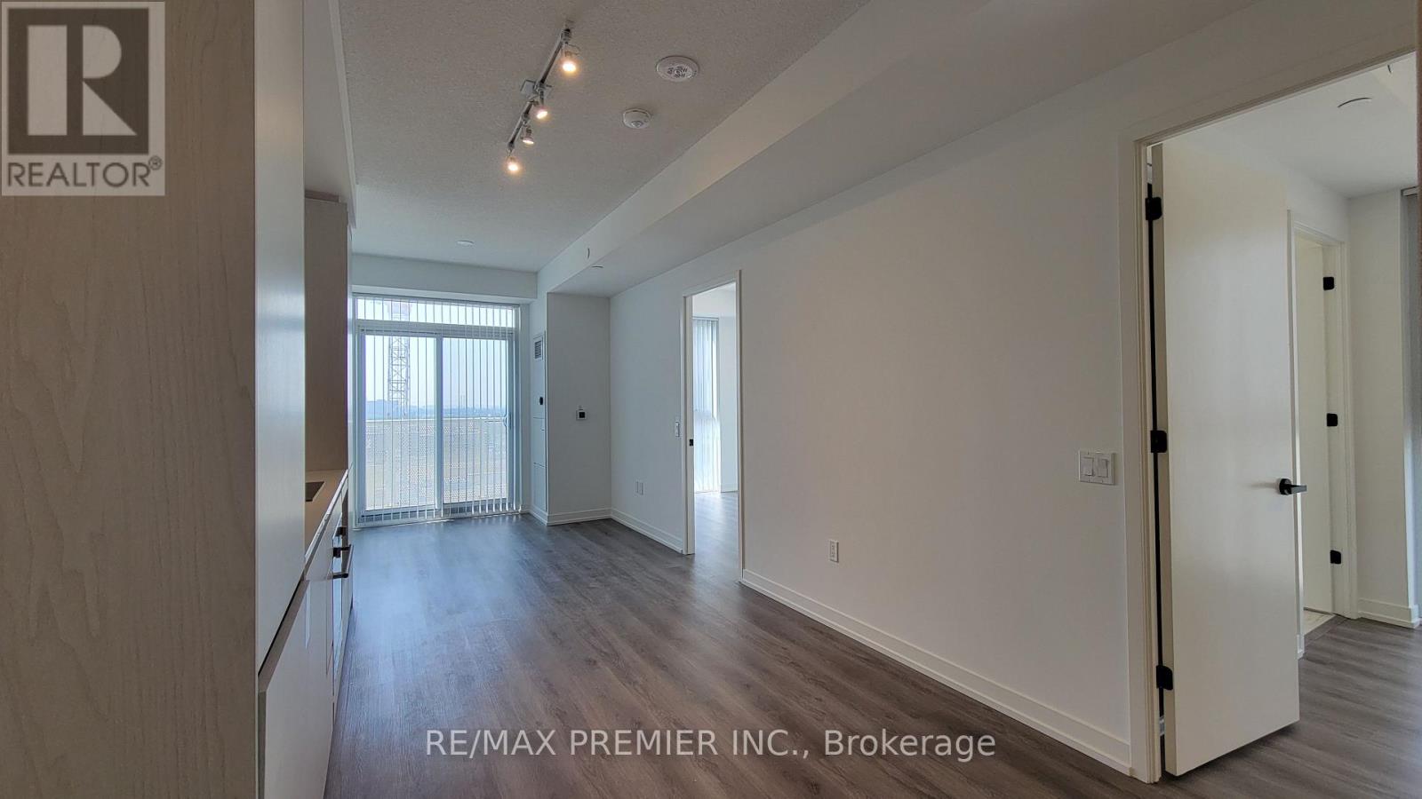 1012 - 28 Interchange Way, Vaughan, Ontario  L4K 0P8 - Photo 6 - N13840746