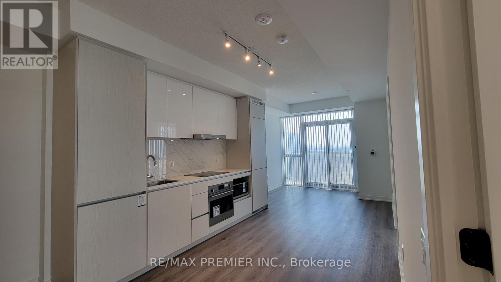 1012 - 28 Interchange Way, Vaughan, Ontario  L4K 0P8 - Photo 7 - N13840746