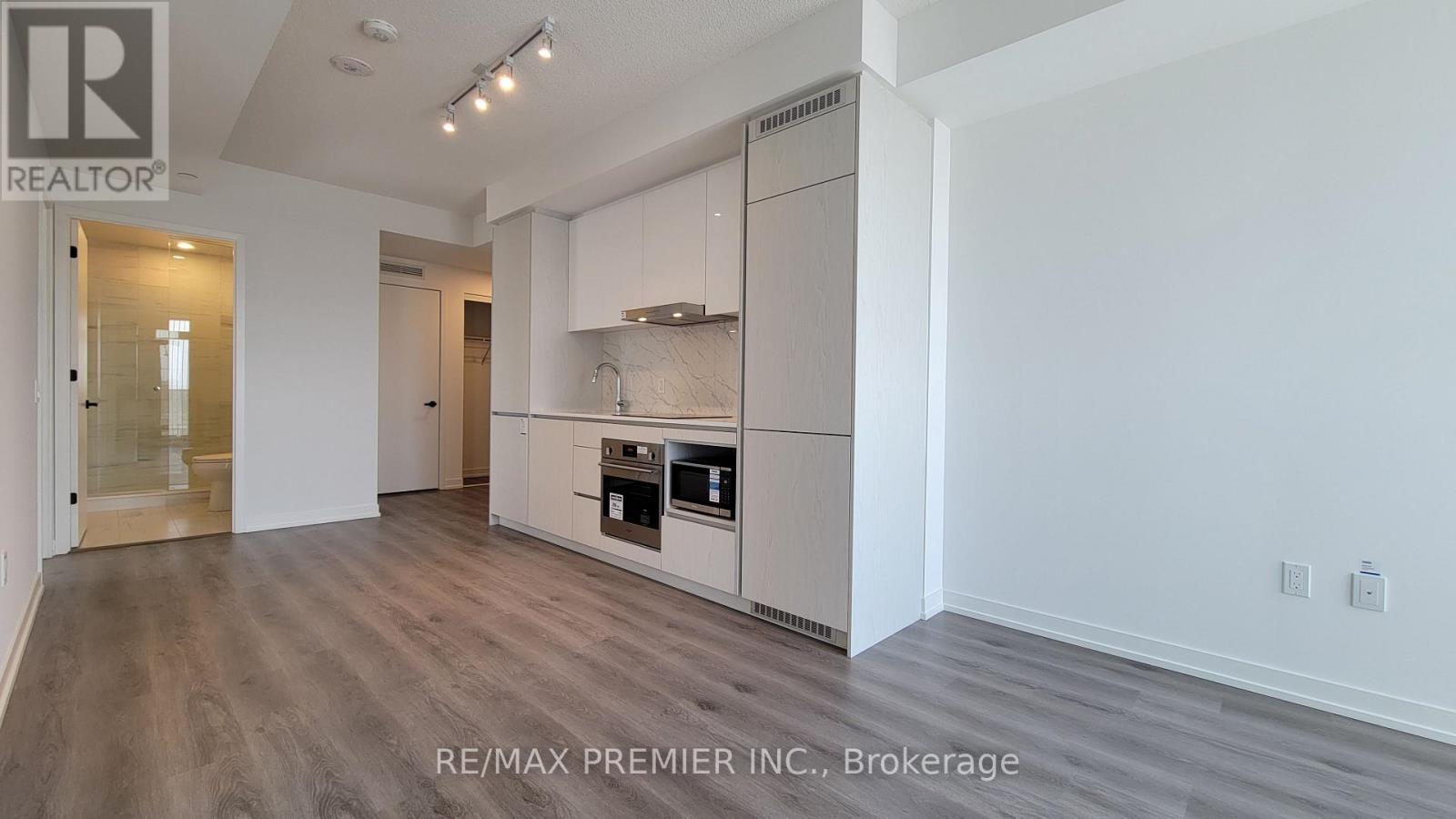 1012 - 28 Interchange Way, Vaughan, Ontario  L4K 0P8 - Photo 9 - N13840746