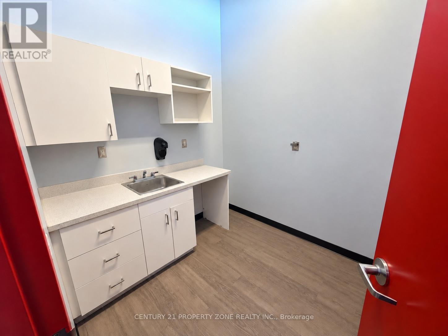 3045 Mavis Road, Mississauga, Ontario  L5C 1Y7 - Photo 6 - W13840270