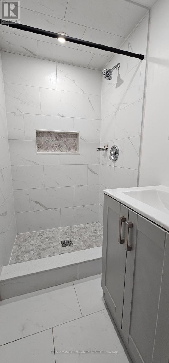 51 Davelayne Road, Toronto, Ontario  M9M 2A6 - Photo 9 - W13840576