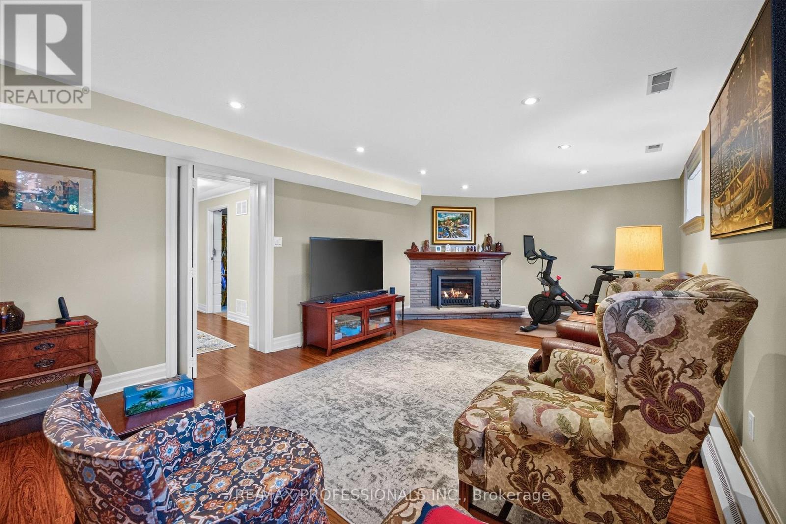 302 La Rose Avenue, Toronto, Ontario  M9P 1B9 - Photo 33 - W13840594