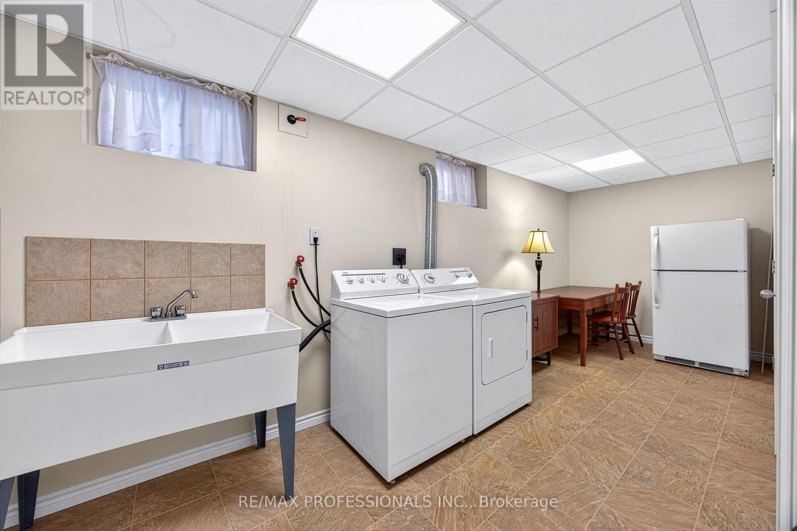 302 La Rose Avenue, Toronto, Ontario  M9P 1B9 - Photo 36 - W13840594