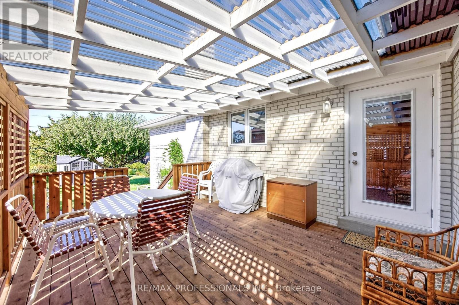 302 La Rose Avenue, Toronto, Ontario  M9P 1B9 - Photo 40 - W13840594