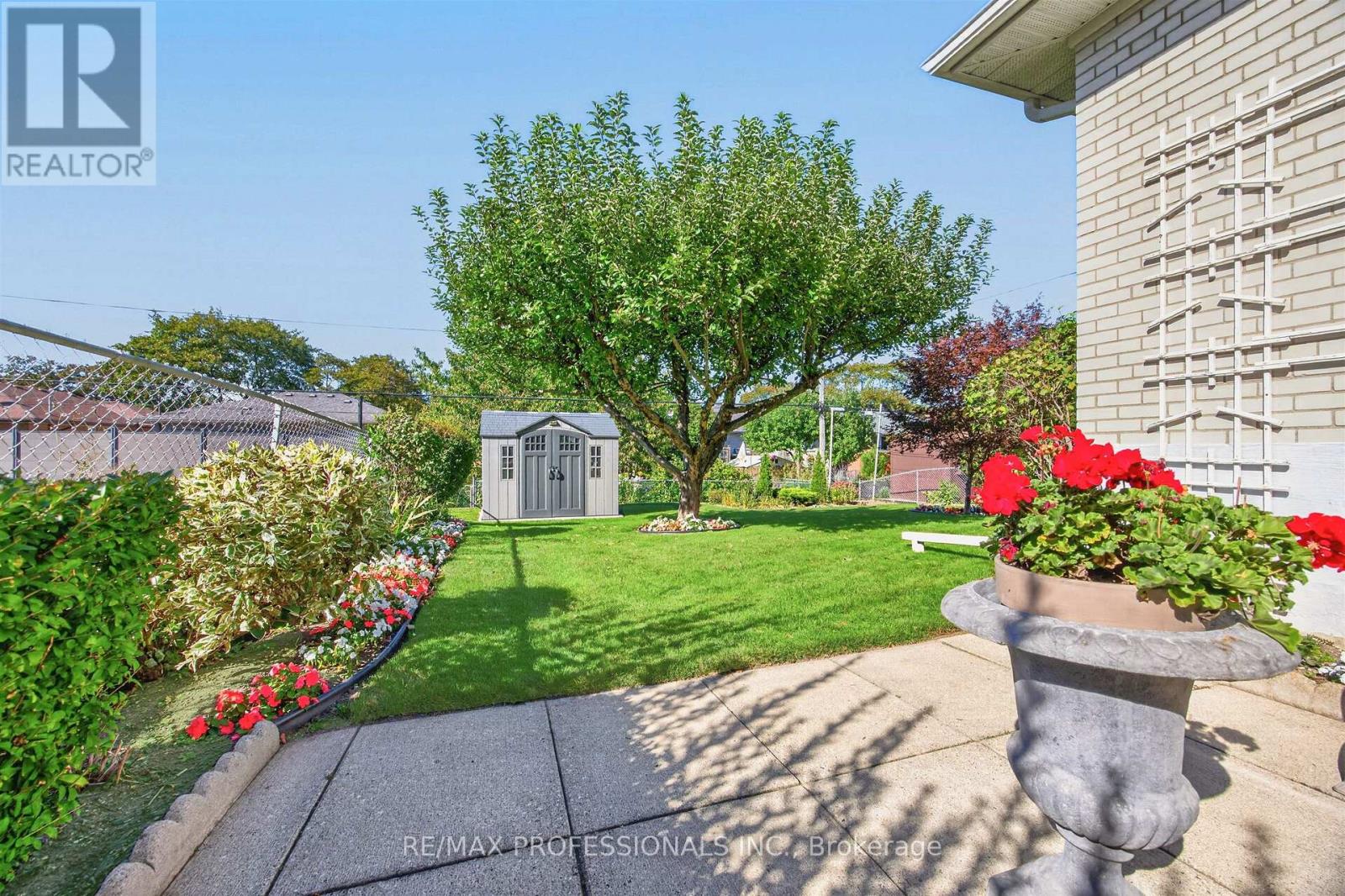302 La Rose Avenue, Toronto, Ontario  M9P 1B9 - Photo 43 - W13840594