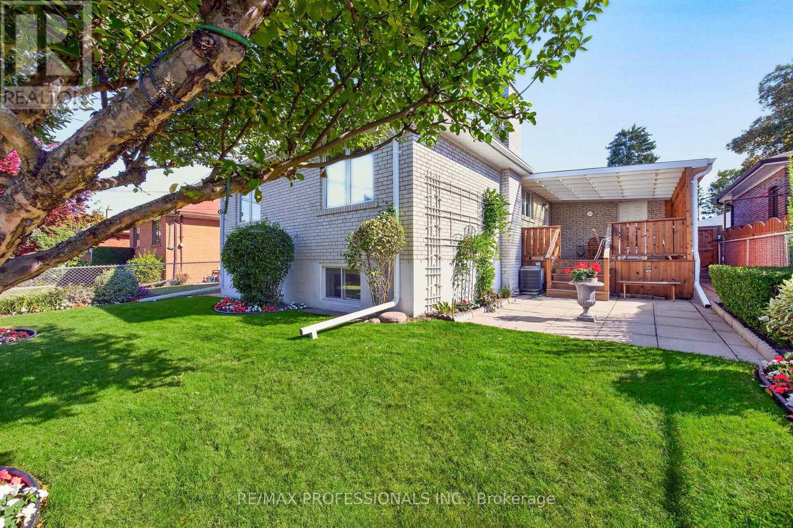 302 La Rose Avenue, Toronto, Ontario  M9P 1B9 - Photo 44 - W13840594