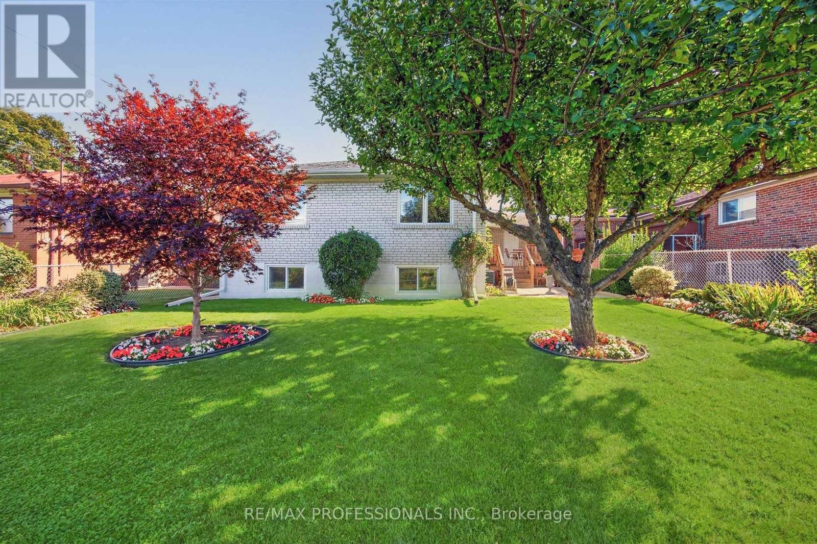 302 La Rose Avenue, Toronto, Ontario  M9P 1B9 - Photo 45 - W13840594