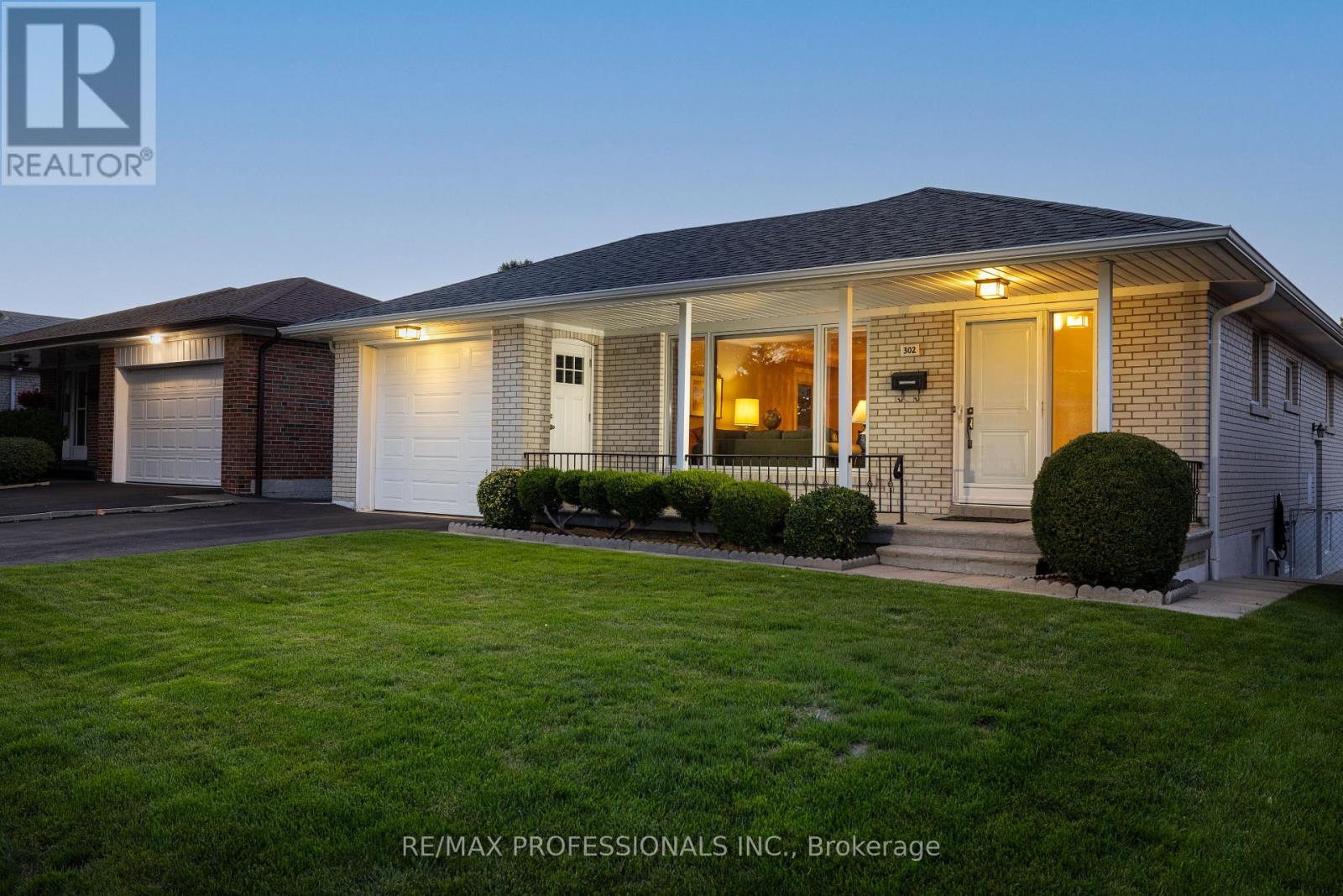 302 La Rose Avenue, Toronto, Ontario  M9P 1B9 - Photo 48 - W13840594