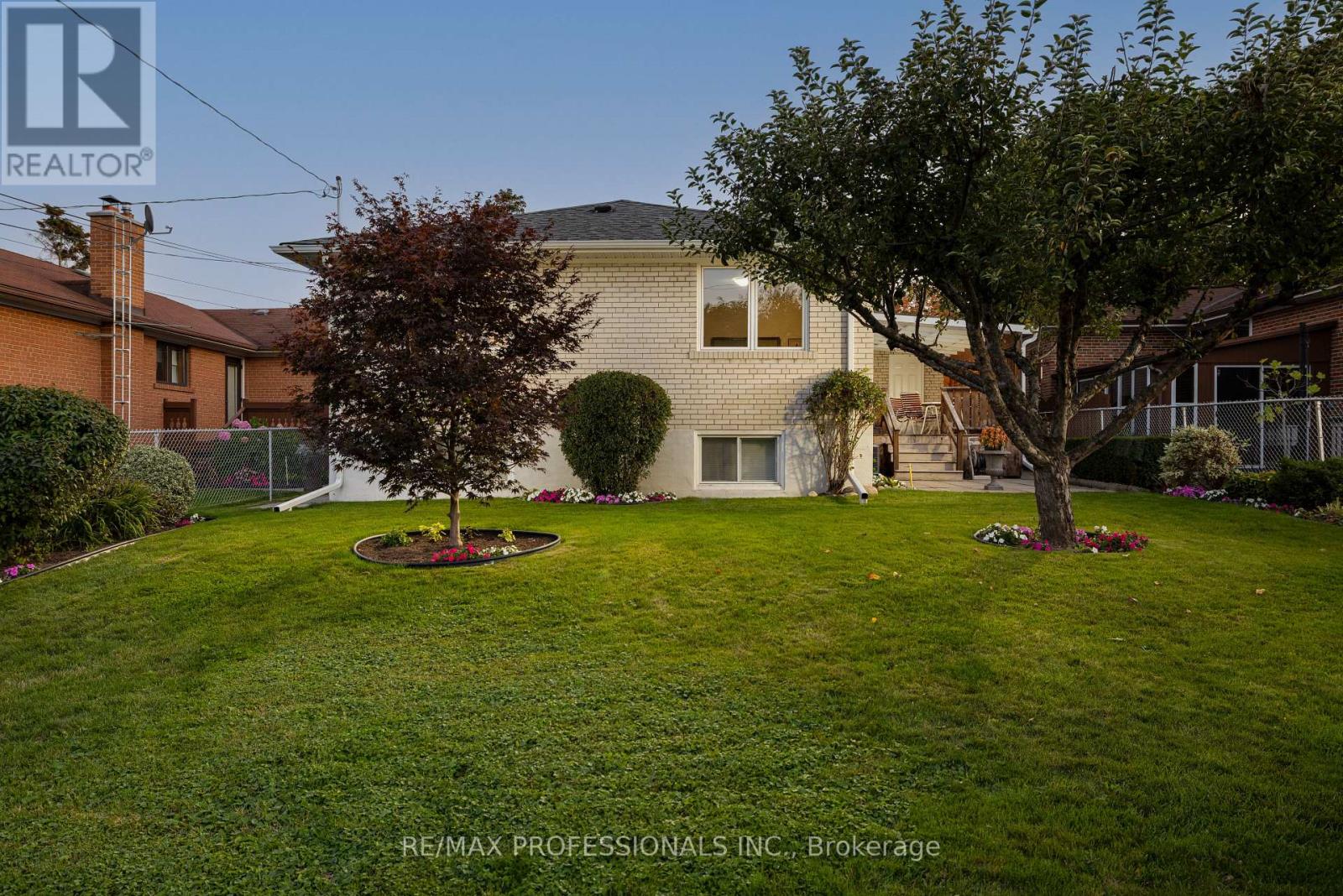 302 La Rose Avenue, Toronto, Ontario  M9P 1B9 - Photo 49 - W13840594