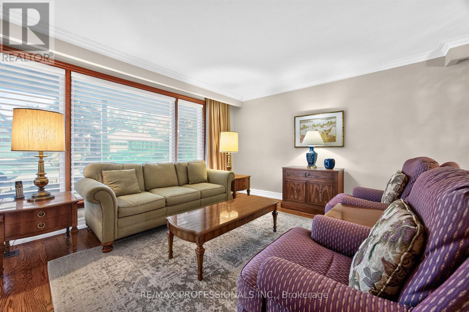 302 La Rose Avenue, Toronto, Ontario  M9P 1B9 - Photo 8 - W13840594