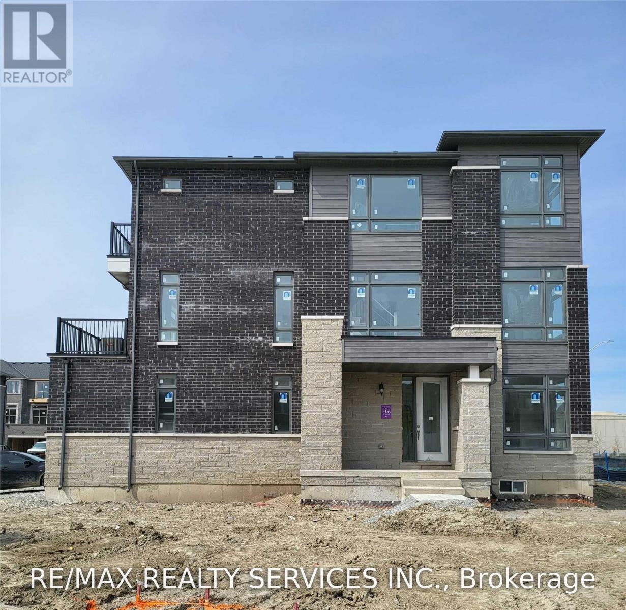 625 Fogal Road, Brampton, Ontario L6P 4P7 - Photo 2 - W13840686