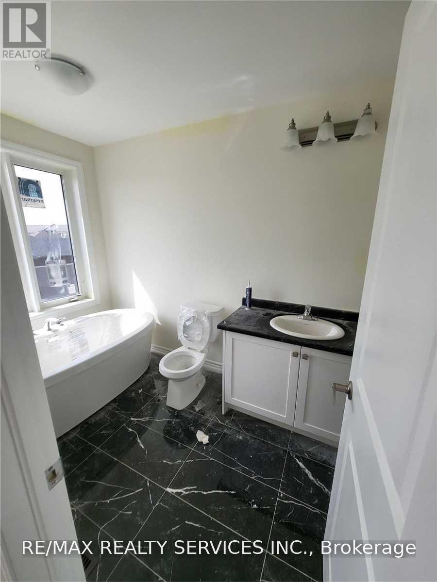 625 Fogal Road, Brampton, Ontario L6P 4P7 - Photo 7 - W13840686