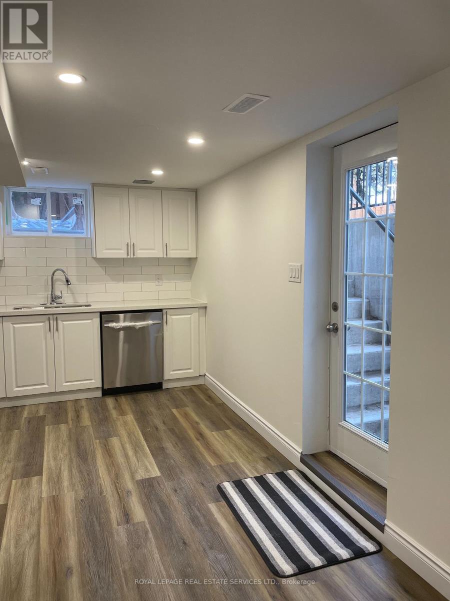 Bsmt - 5245 Alicante Street, Mississauga, Ontario  L5V 1S9 - Photo 7 - W13840720