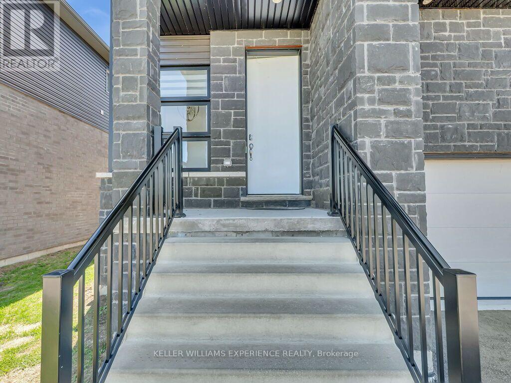 121 Sebastian Street, Blue Mountains, Ontario  N0H 1J0 - Photo 3 - X13840622