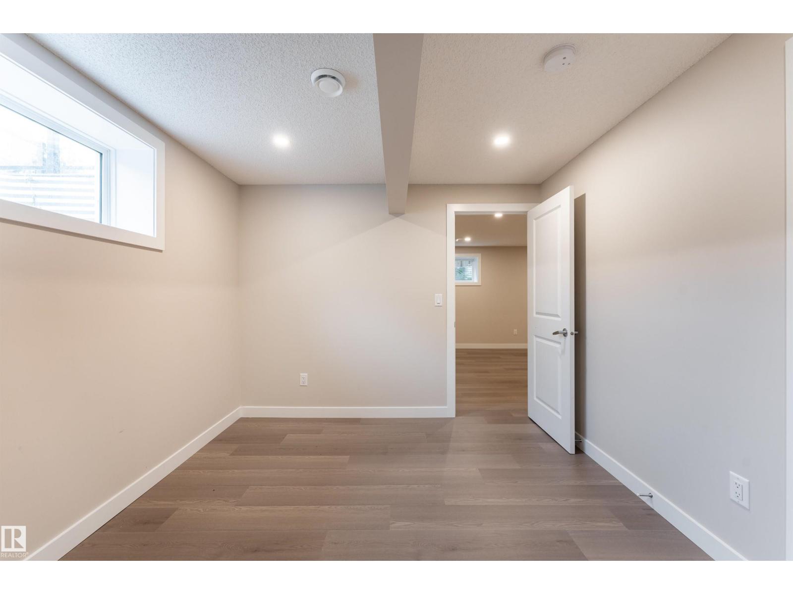 17523 56 ST NW