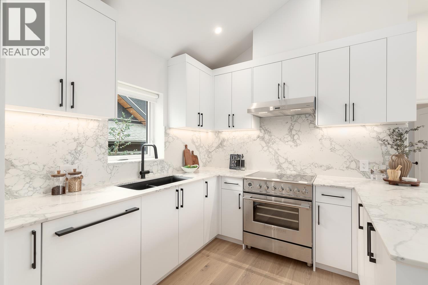 849 E 19th Avenue, Vancouver, British Columbia  V5V 1K6 - Photo 2 - R3170620