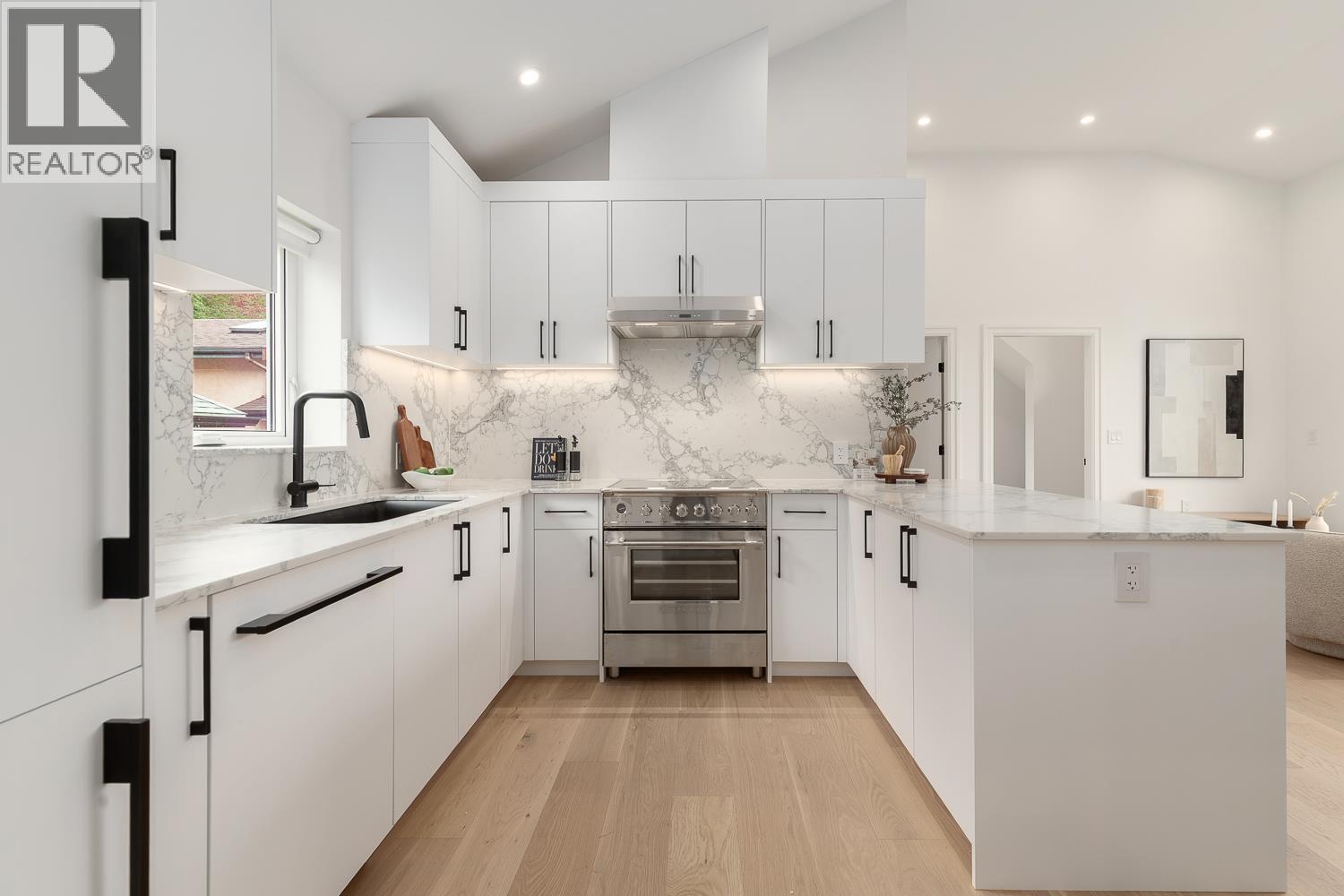 849 E 19th Avenue, Vancouver, British Columbia  V5V 1K6 - Photo 3 - R3170620