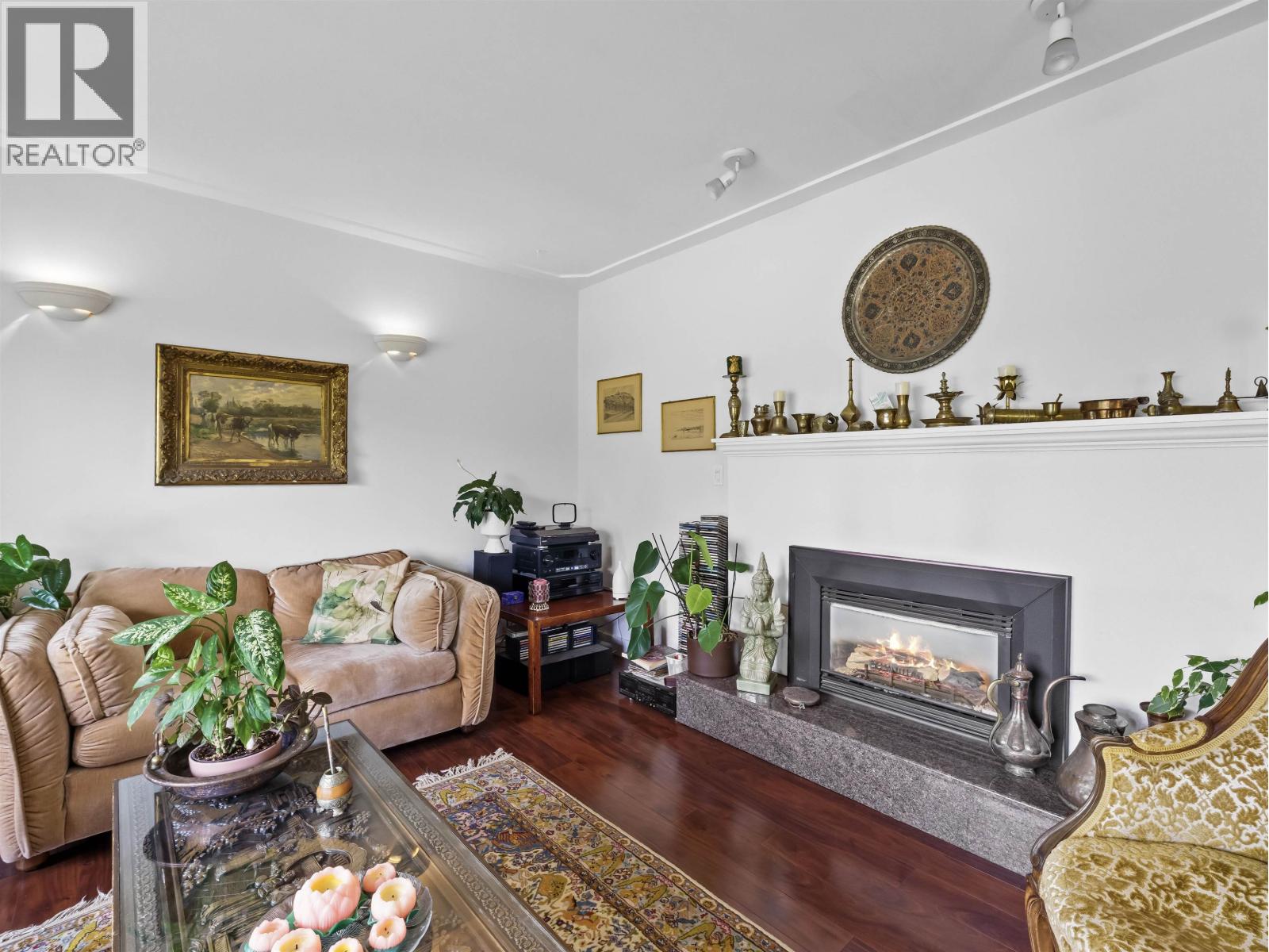 998 FAIRWAY DRIVE