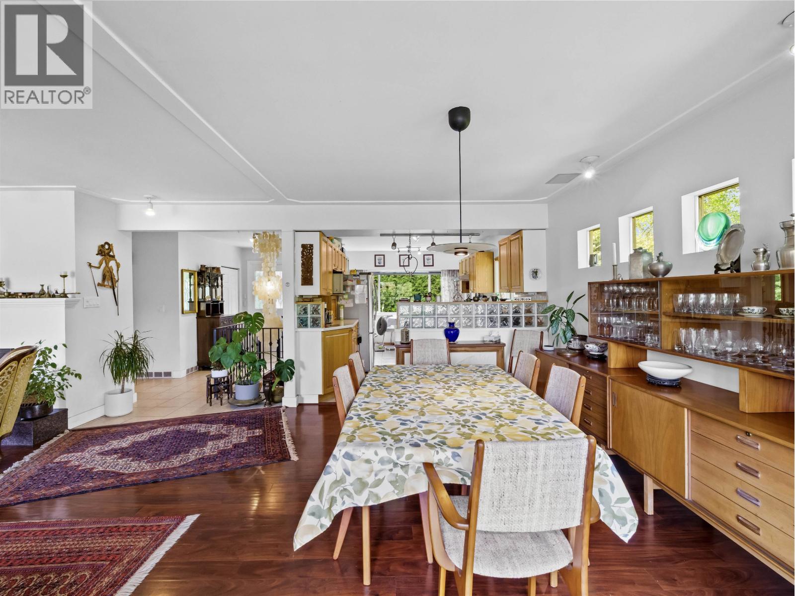 998 FAIRWAY DRIVE