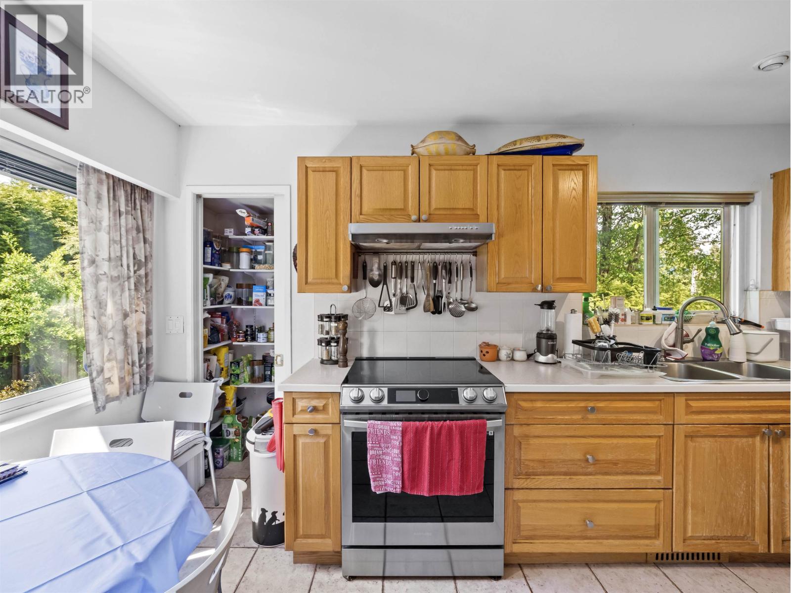998 FAIRWAY DRIVE