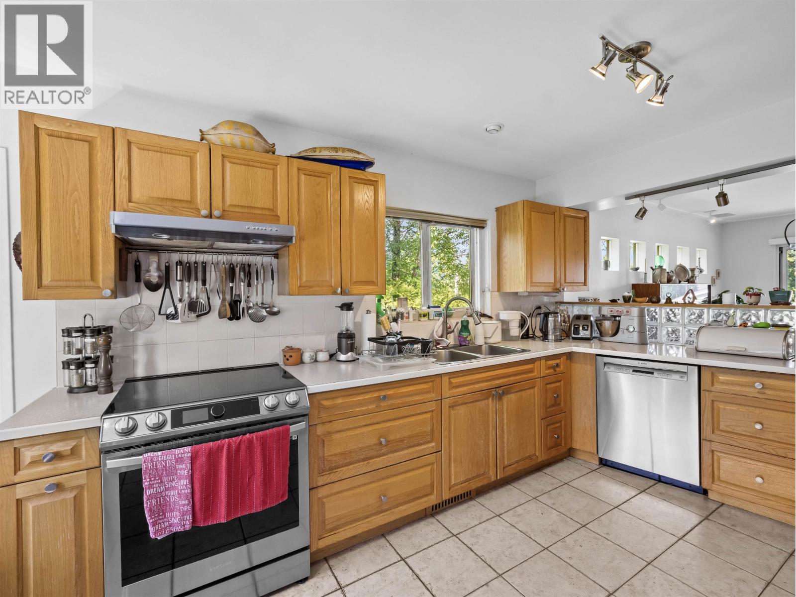 998 FAIRWAY DRIVE