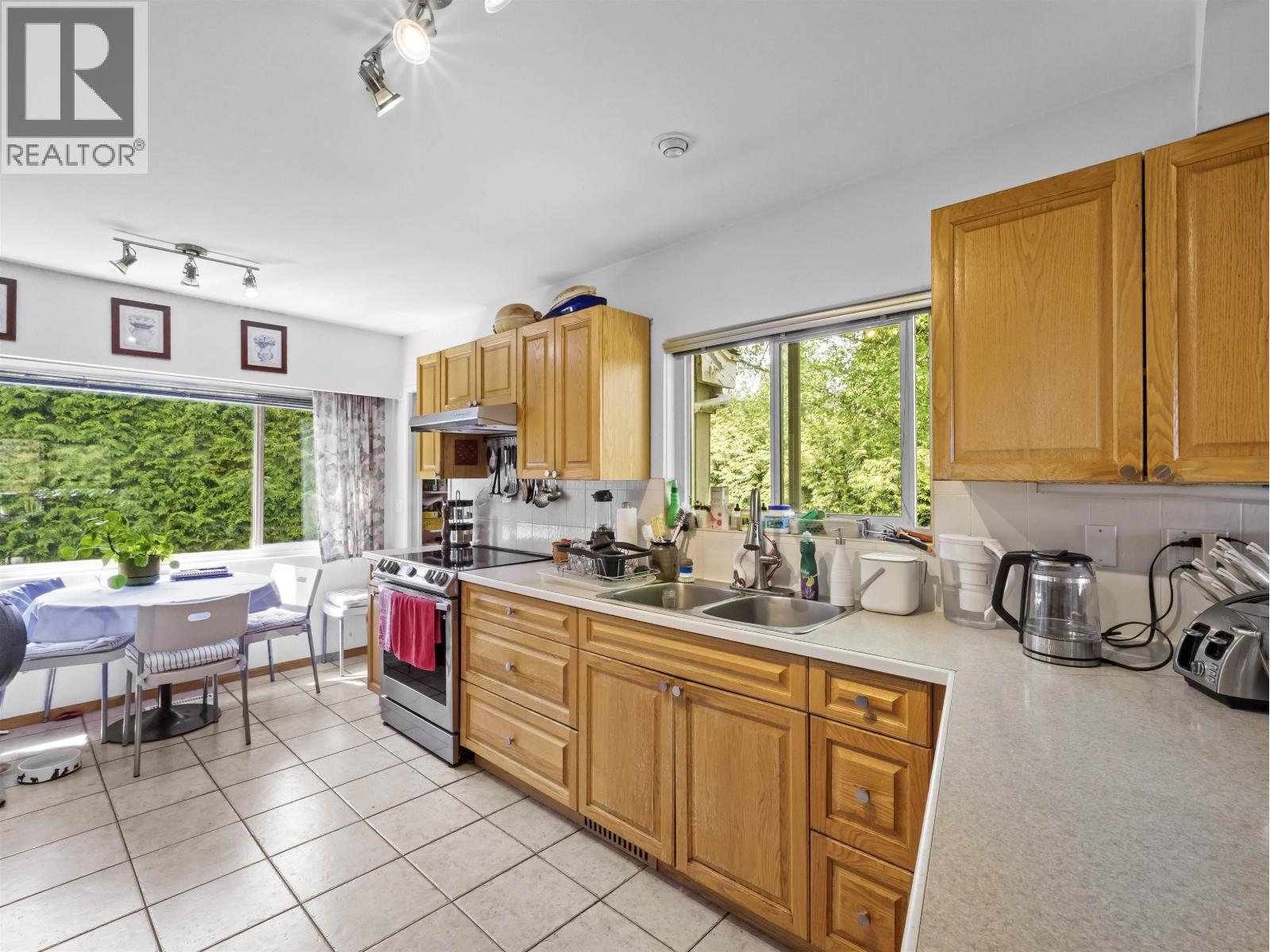 998 FAIRWAY DRIVE