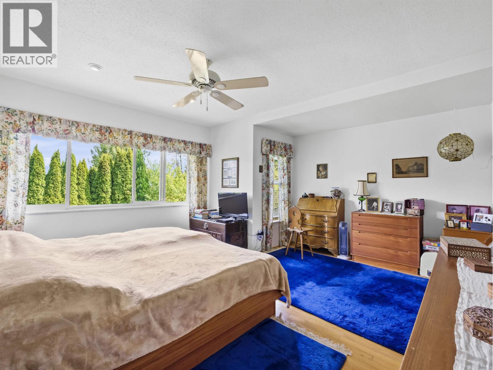 998 FAIRWAY DRIVE