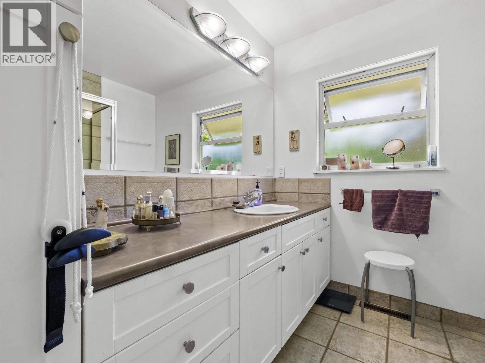 998 FAIRWAY DRIVE