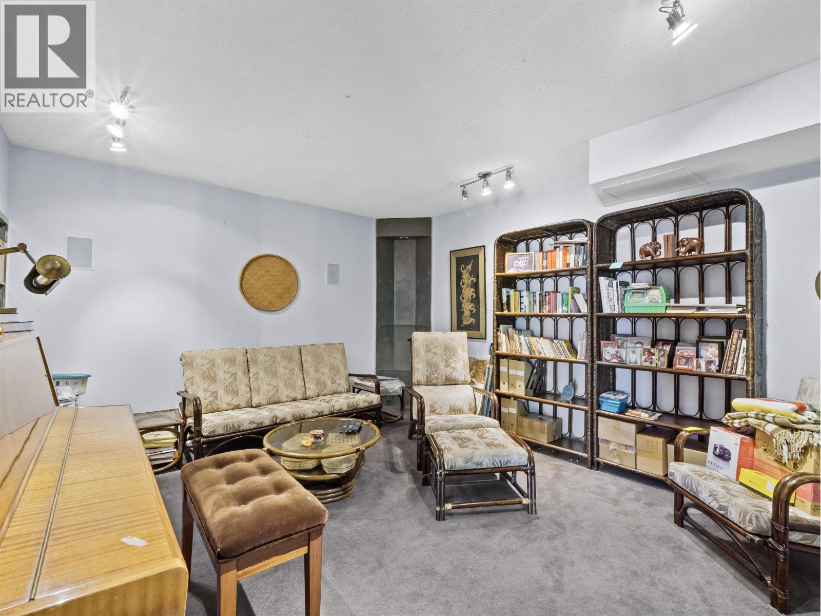 998 FAIRWAY DRIVE