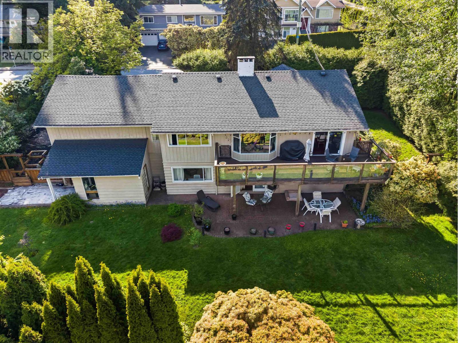 998 FAIRWAY DRIVE