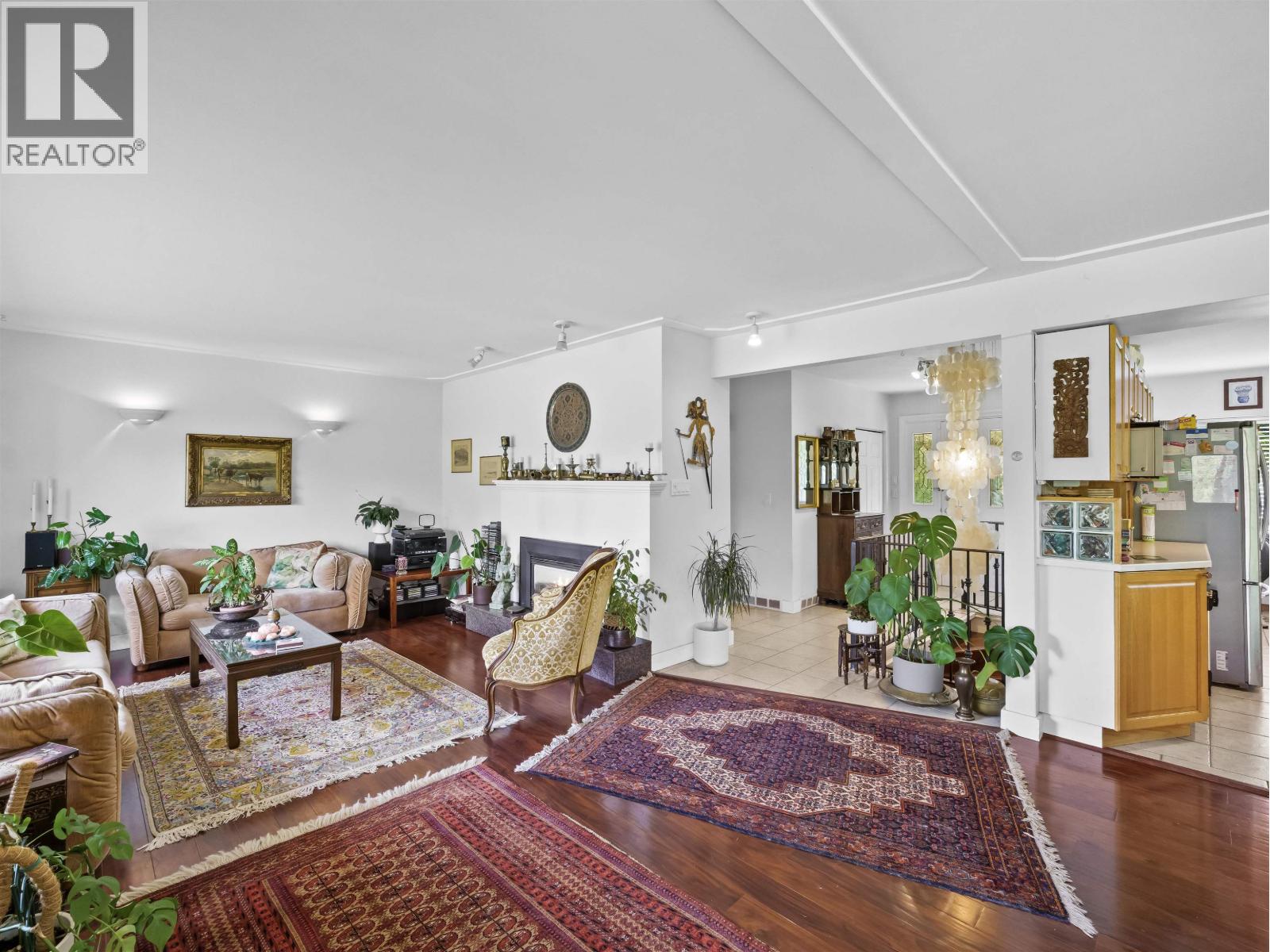 998 FAIRWAY DRIVE