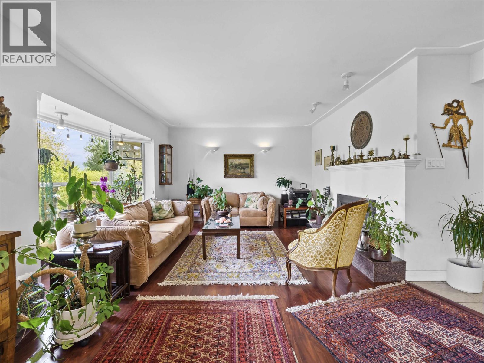 998 FAIRWAY DRIVE