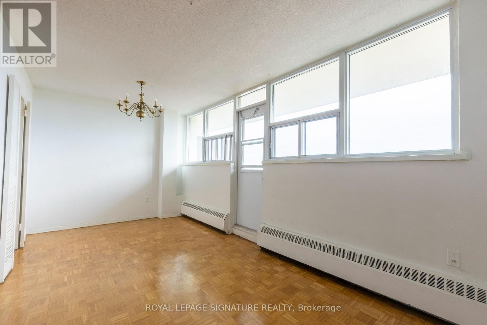 902 - 161 Oakwood Avenue, Toronto, Ontario  M6E 2V2 - Photo 3 - C13840852