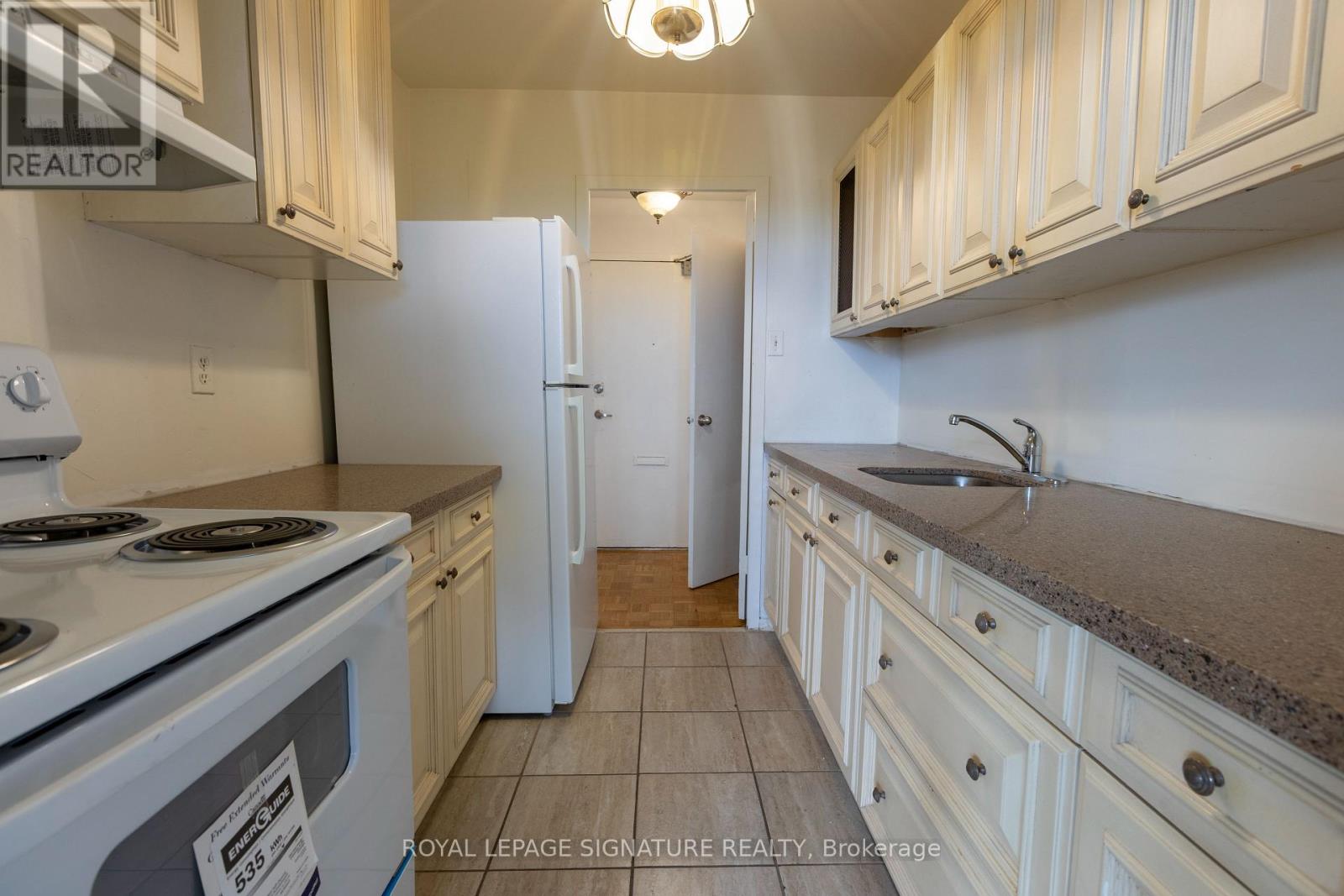 902 - 161 Oakwood Avenue, Toronto, Ontario  M6E 2V2 - Photo 4 - C13840852
