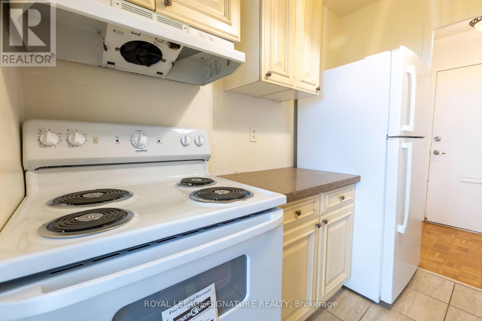 902 - 161 Oakwood Avenue, Toronto, Ontario  M6E 2V2 - Photo 5 - C13840852