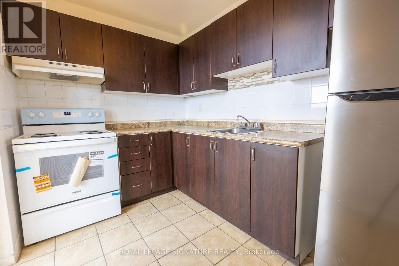 1808 - 161 Oakwood Avenue, Toronto, Ontario  M6E 2V2 - Photo 3 - C13840868