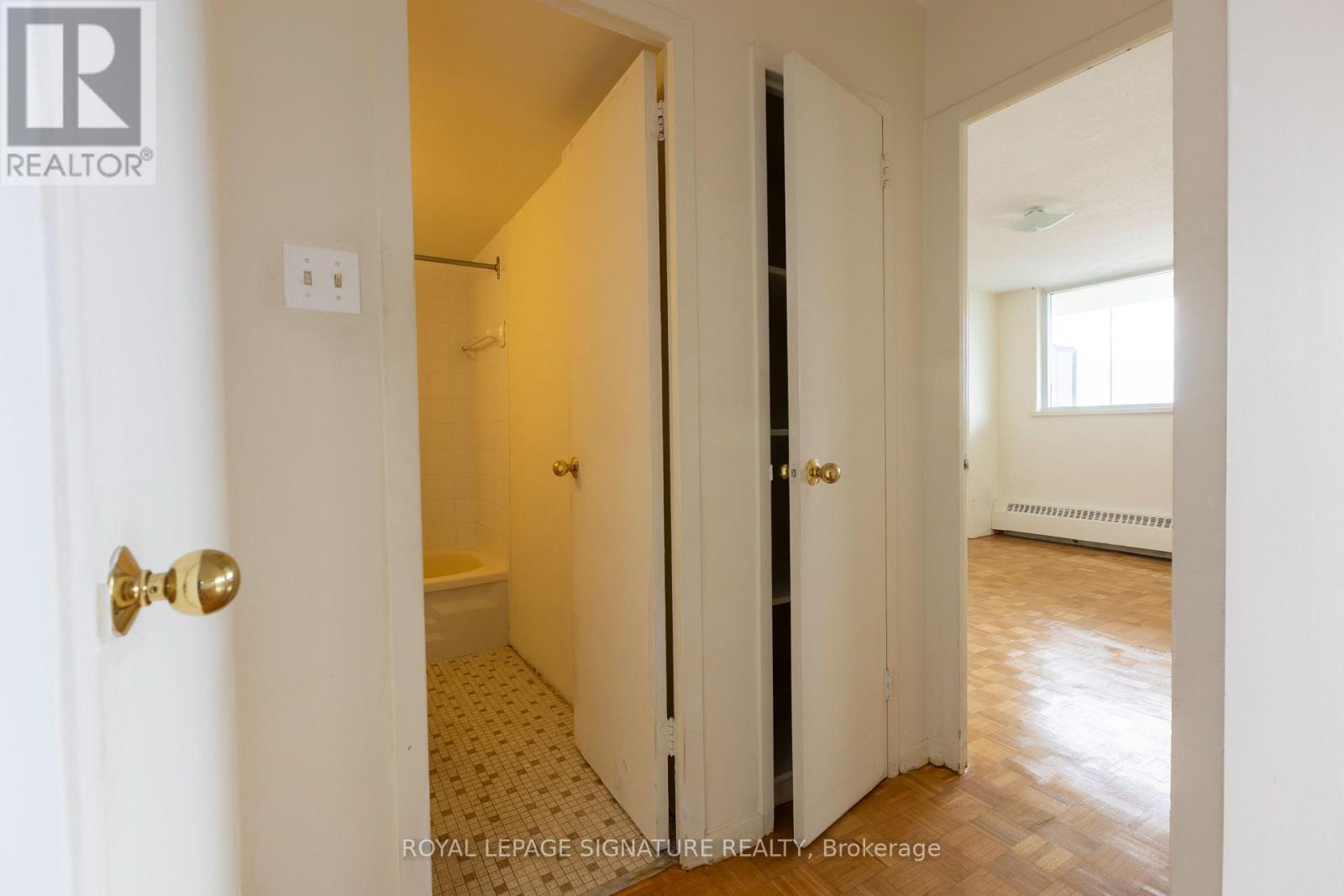 1808 - 161 Oakwood Avenue, Toronto, Ontario  M6E 2V2 - Photo 6 - C13840868