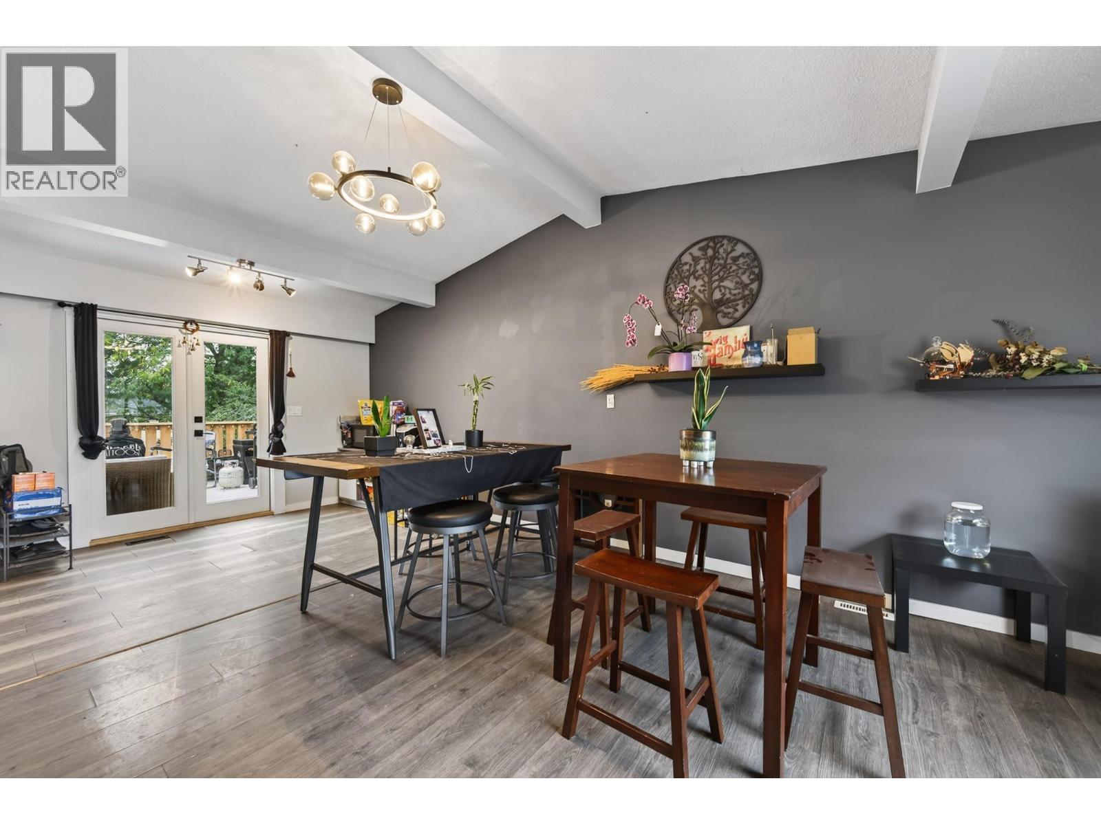 859 DEVER Drive